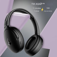 Black headphones on a gray and purple gradient background with text indicating charging time and playtime.
